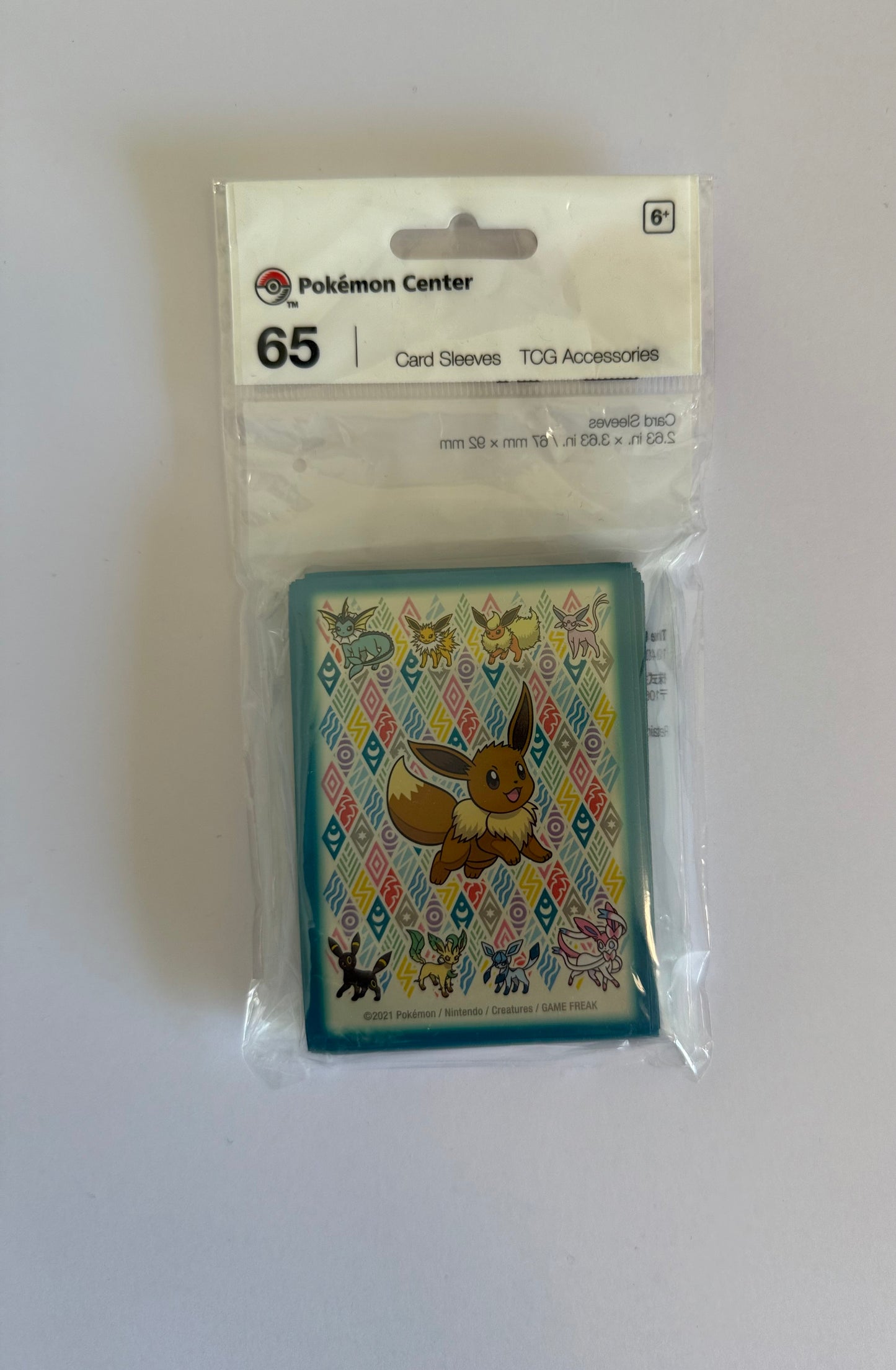 Pokémon Center – Pochettes prismatiques Evoli (65 pièces)