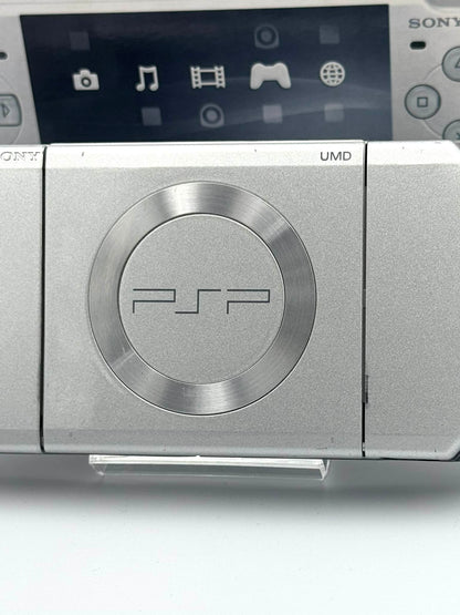ソニー PSP 2000 – アイスシルバー（箱入り） 