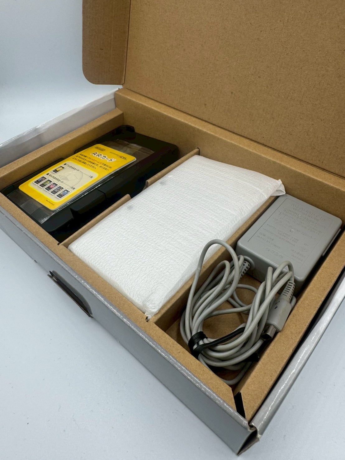 Nintendo 3DS - Pure White (Complete In Box)