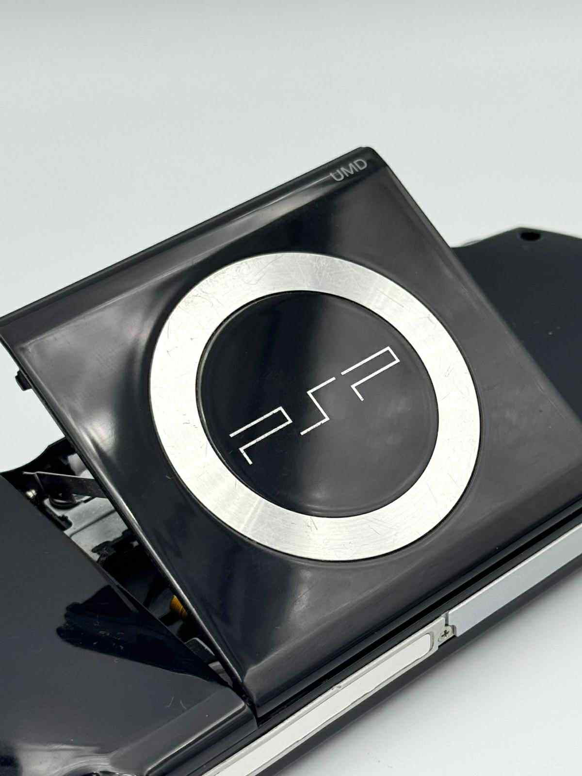 🎮 Sony PSP-2000 – Piano Black