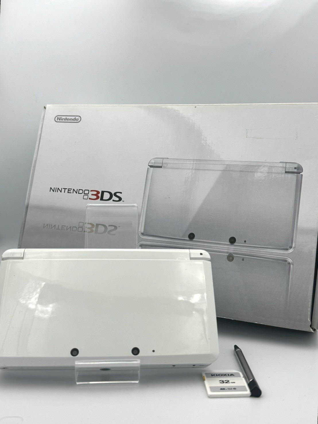 Nintendo 3DS - Pure White (Complete In Box)