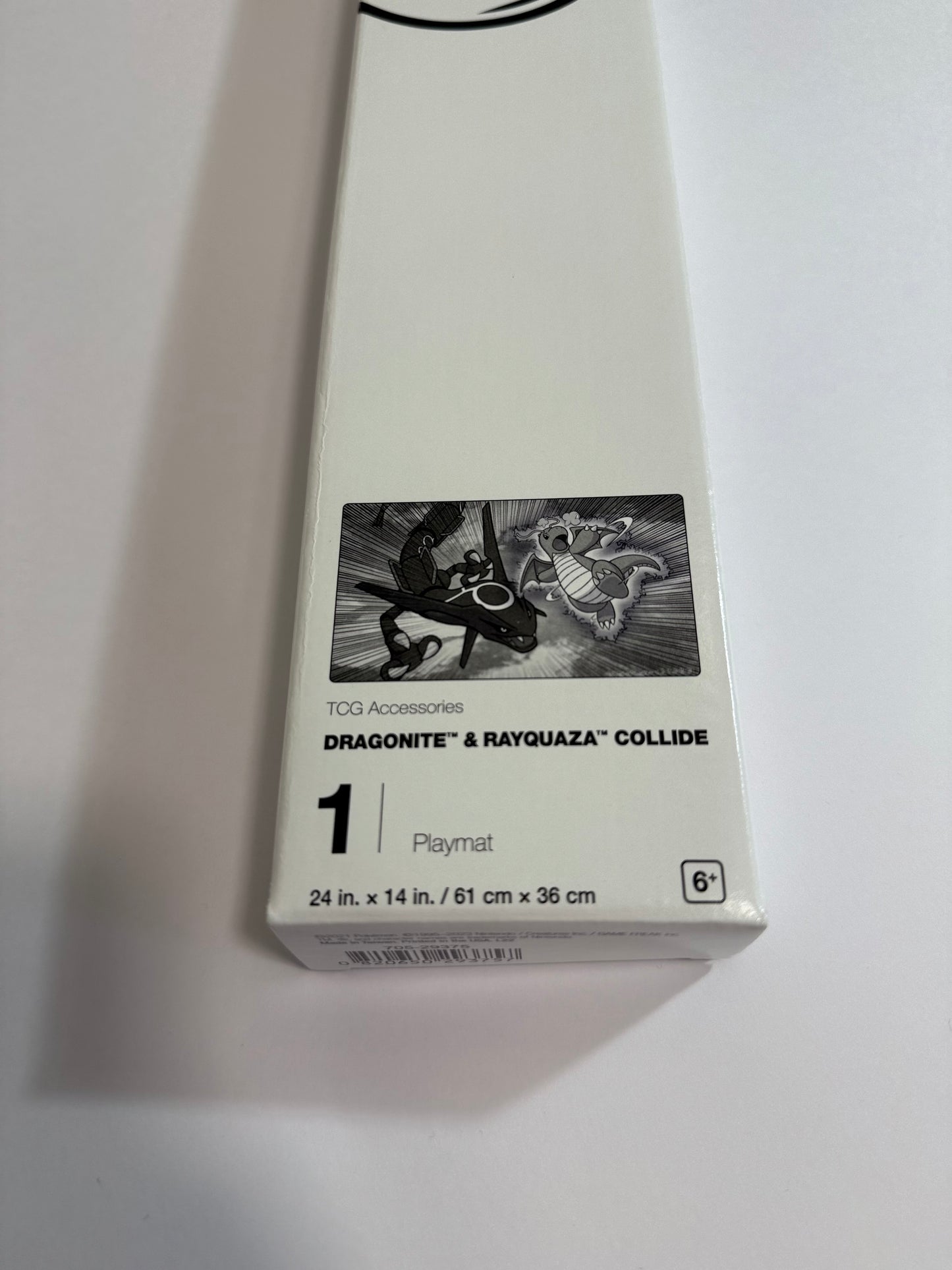 Tapete de juego de JCC Pokémon: Dragonite y Rayquaza chocan | Exclusiva oficial del Centro Pokémon