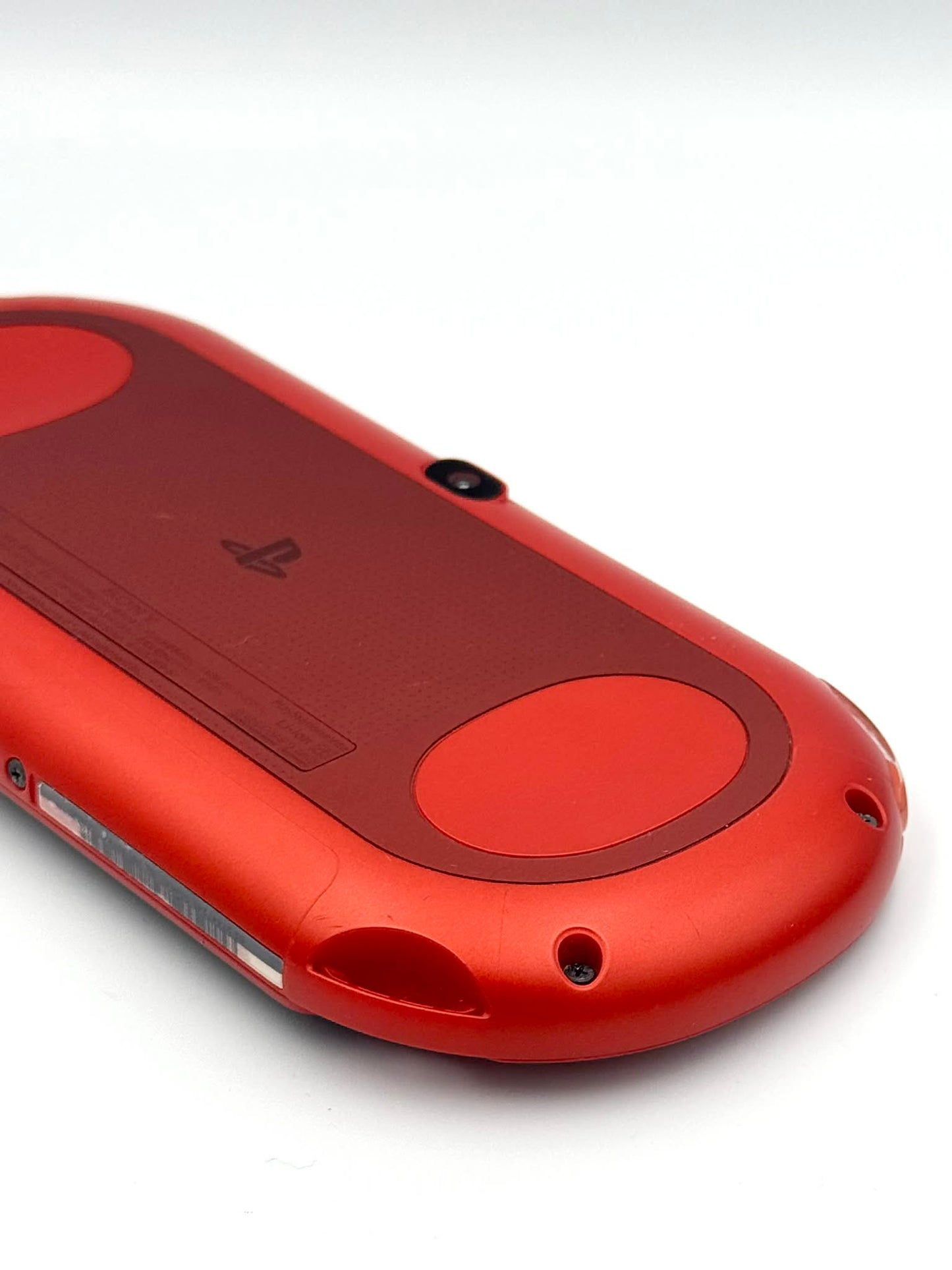 PS Vita 2000 – レッド