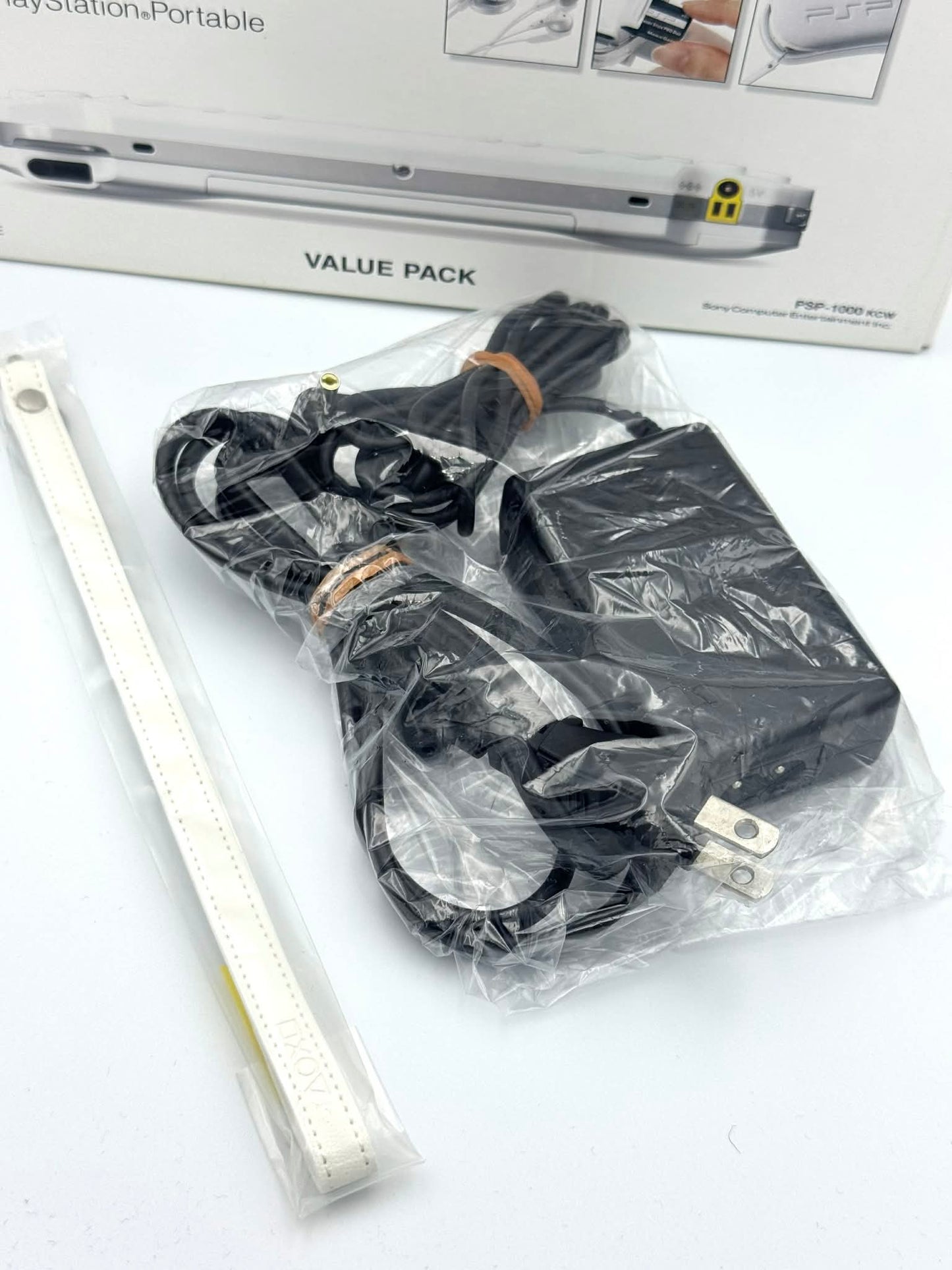 PSP 1000 – セラミック・ホワイト バリューパック（コンプリート） 