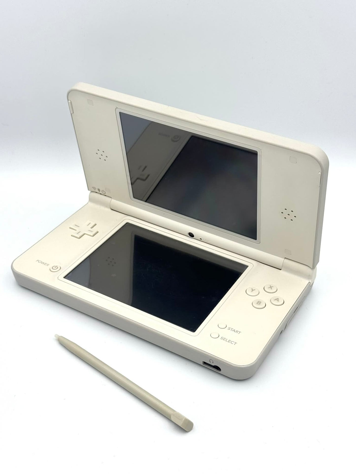 ニンテンドーDSi LL – ホワイト