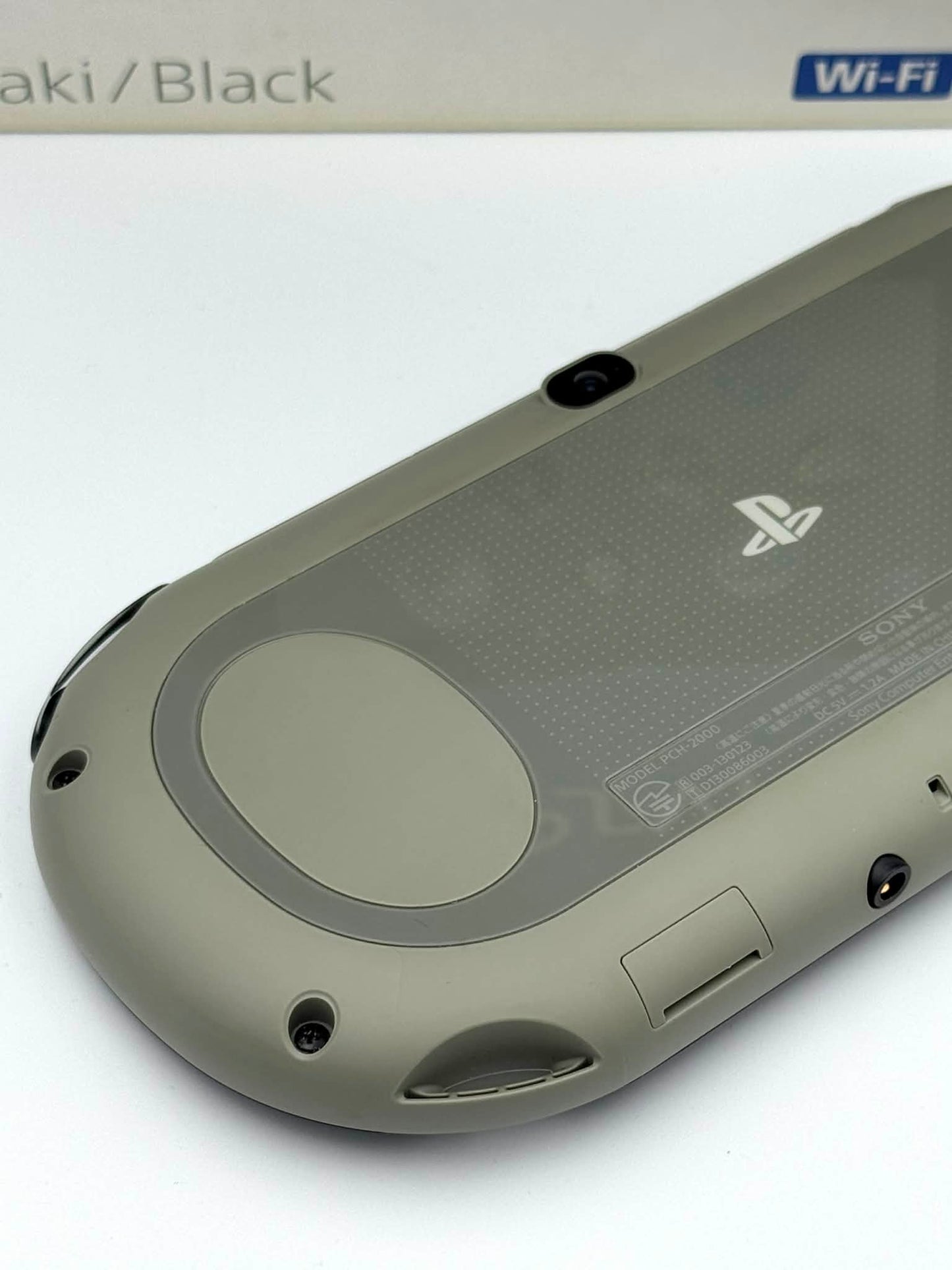 PS Vita 2000 – Khaki / Black