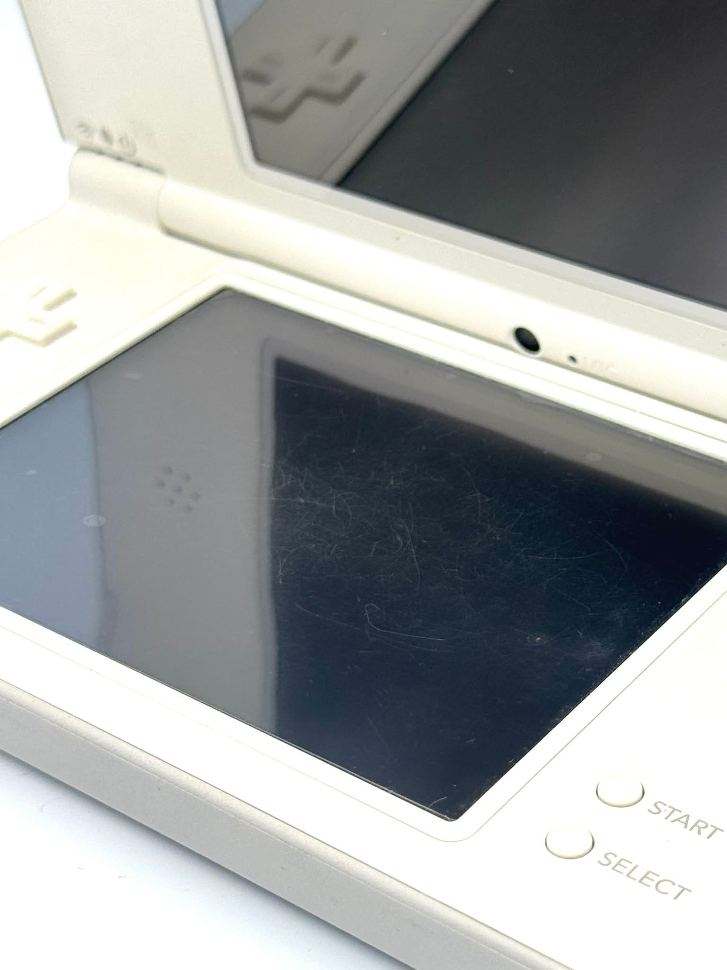 ニンテンドーDSi LL – ホワイト