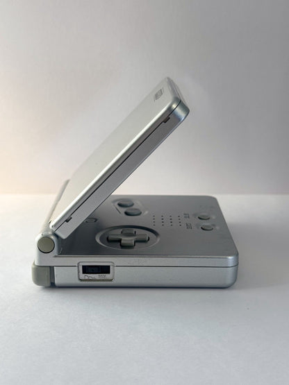 Game Boy Advance SP – Silver AGS-001