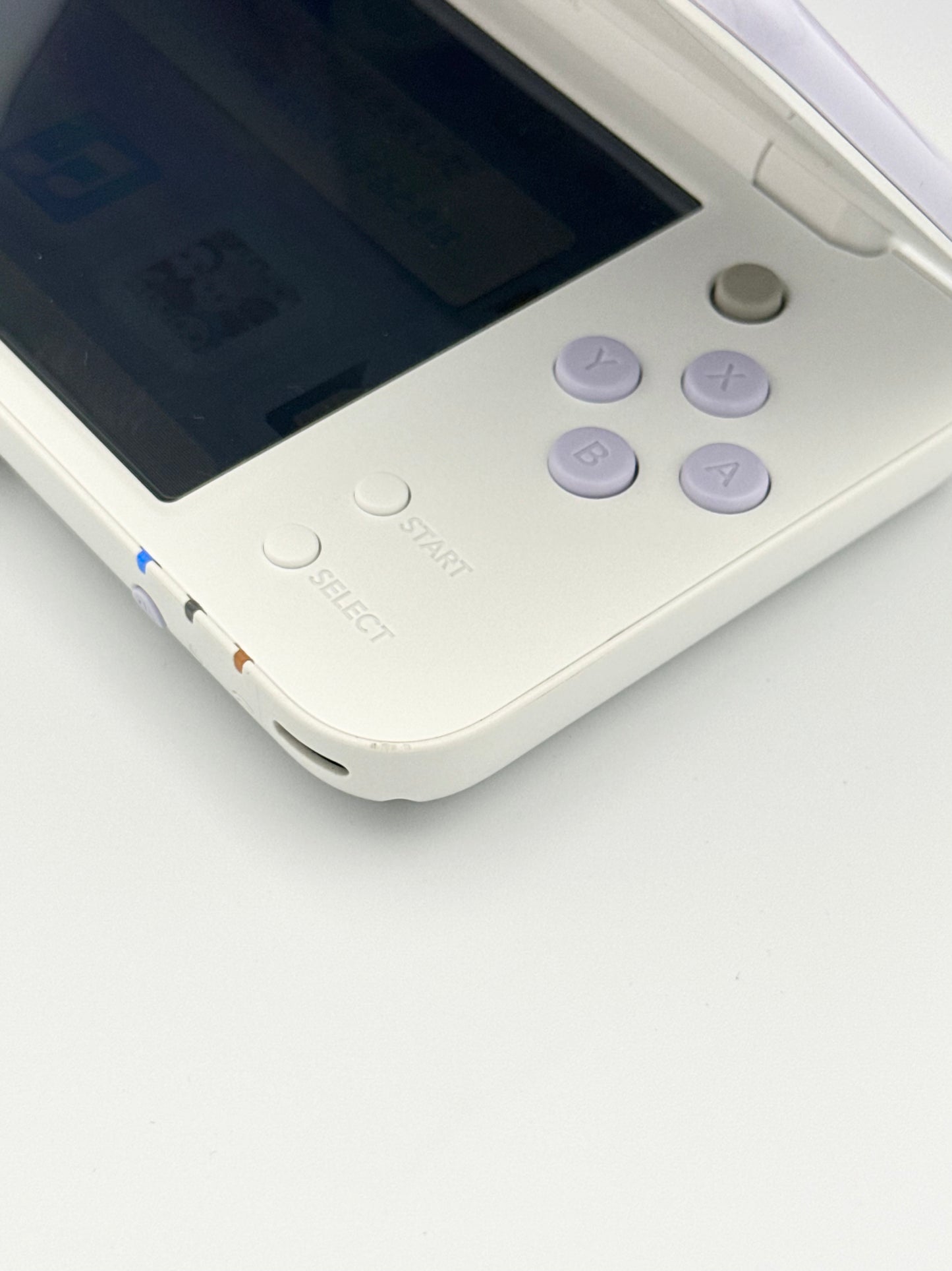New Nintendo 2DS LL - White Lavender