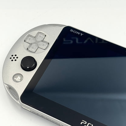 PS Vita – Boîte argentée
