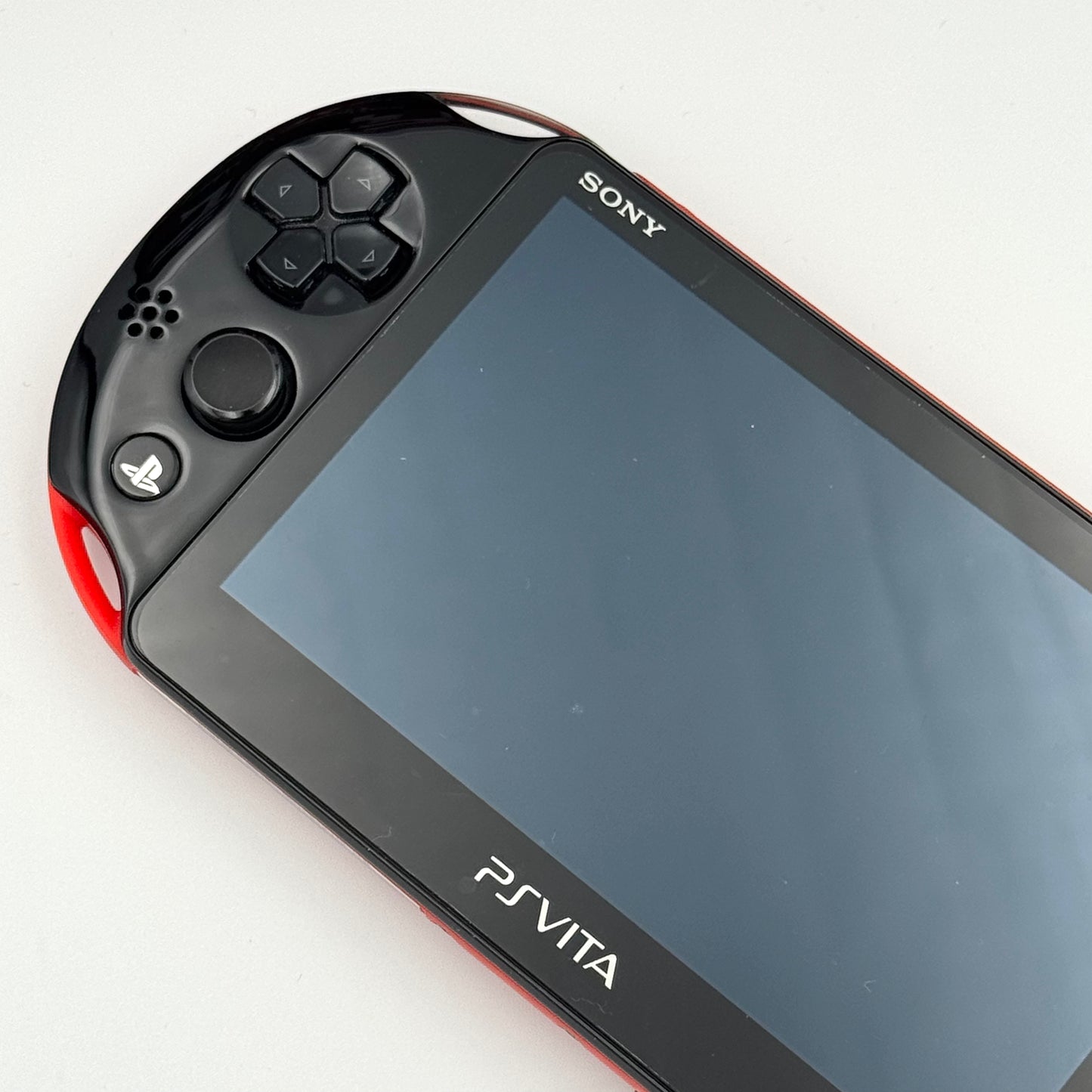 Sony PS Vita 2000 – Pack Rouge et Noir (Complet) 