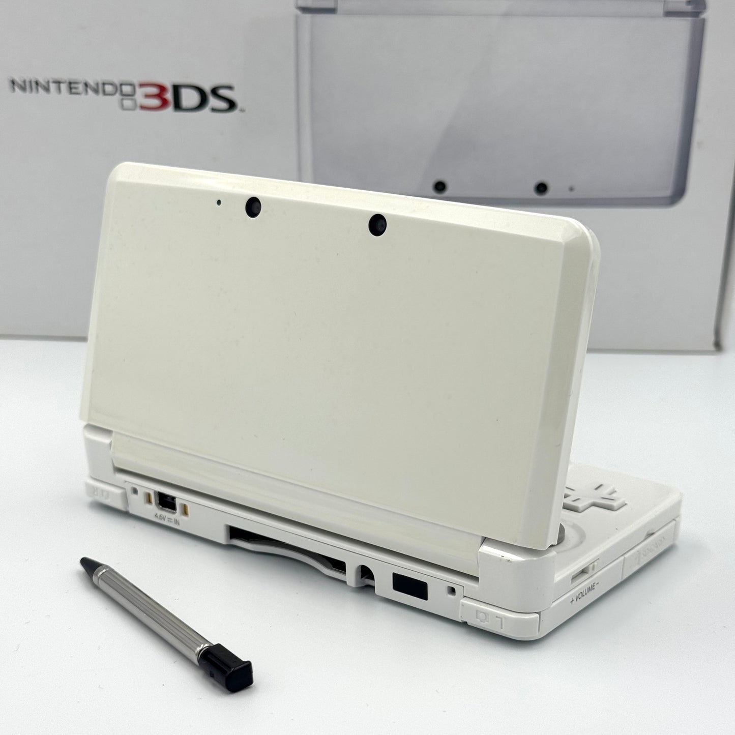 Nintendo 3DS White – Complete in Box