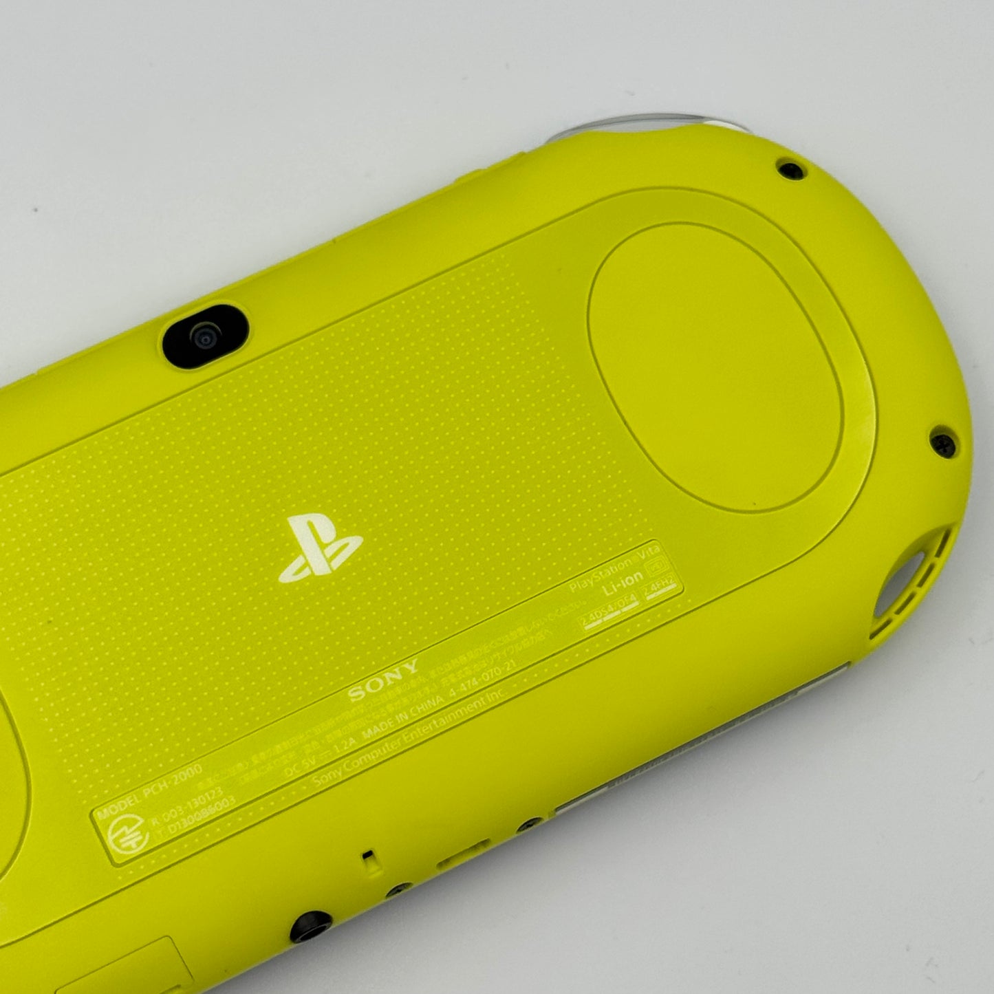 PS Vita 2000 – Yellow / White