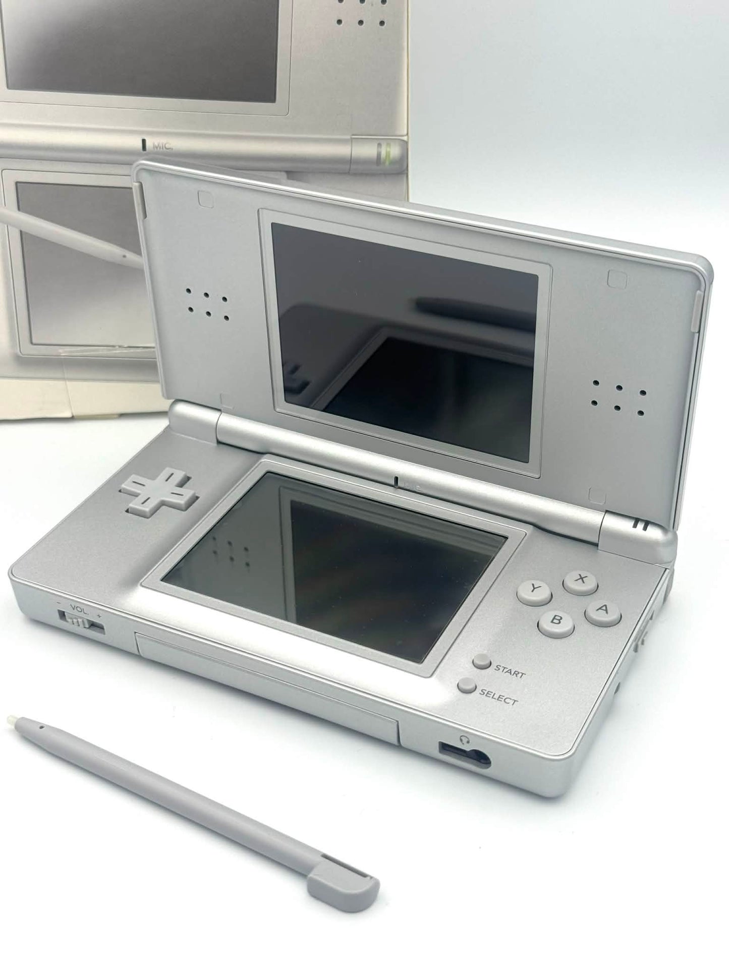 Nintendo DS Lite – Silver (Complete Box)