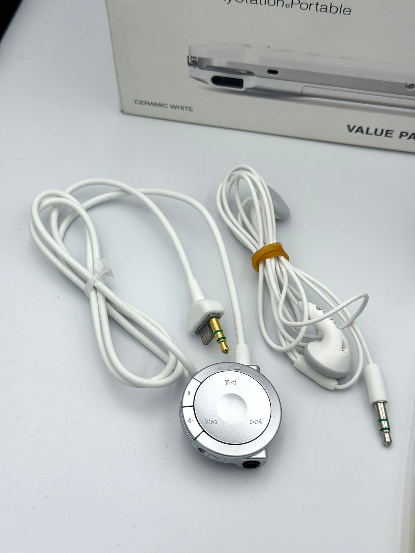 PSP 1000 – セラミック・ホワイト バリューパック（コンプリート） 