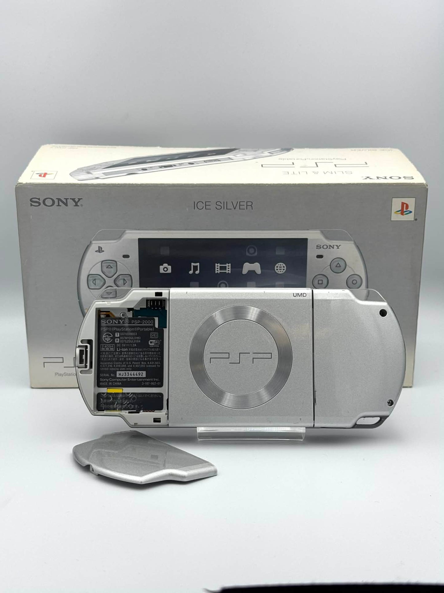 ソニー PSP 2000 – アイスシルバー（箱入り） 