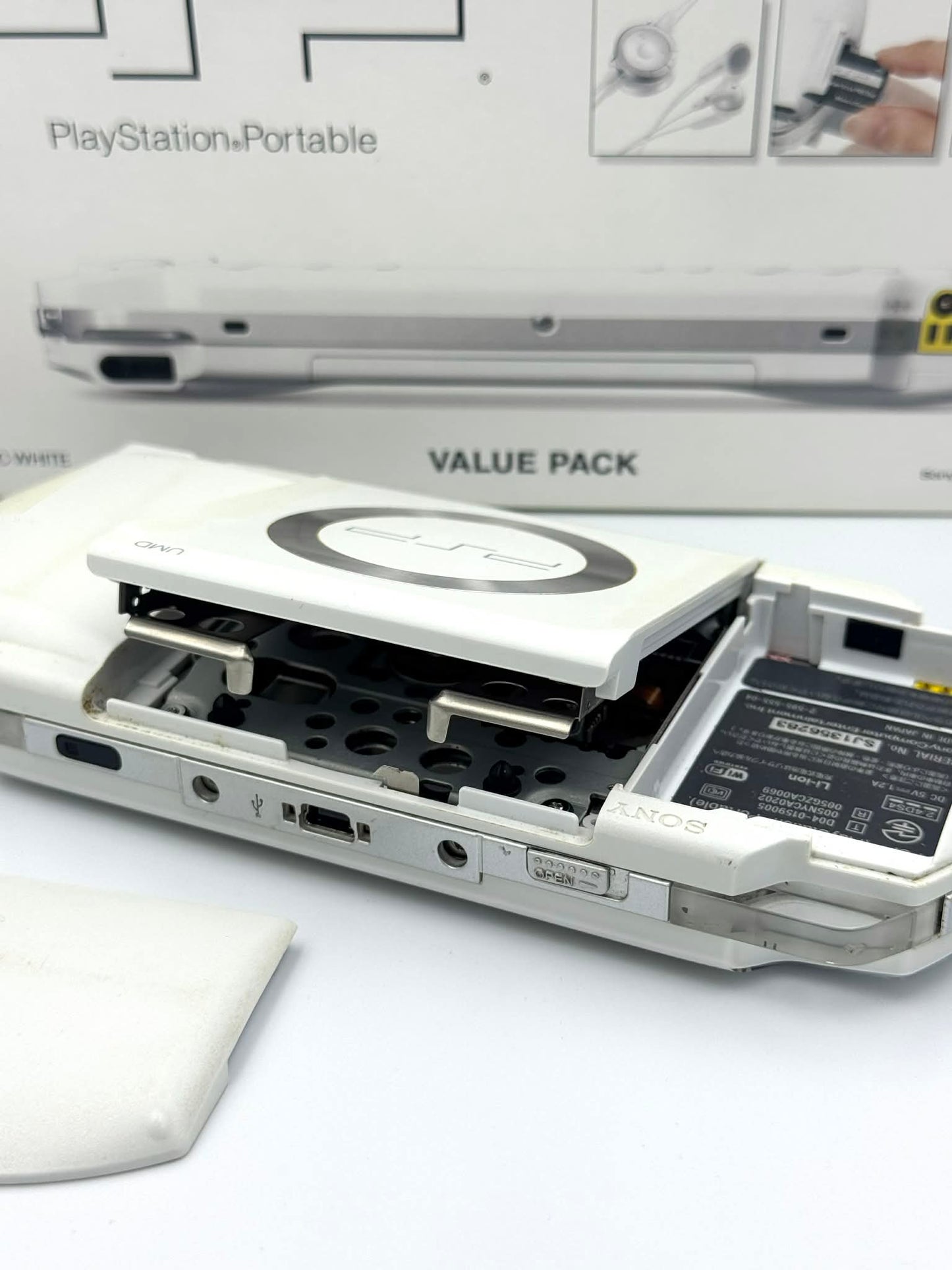 PSP 1000 – セラミック・ホワイト バリューパック（コンプリート） 