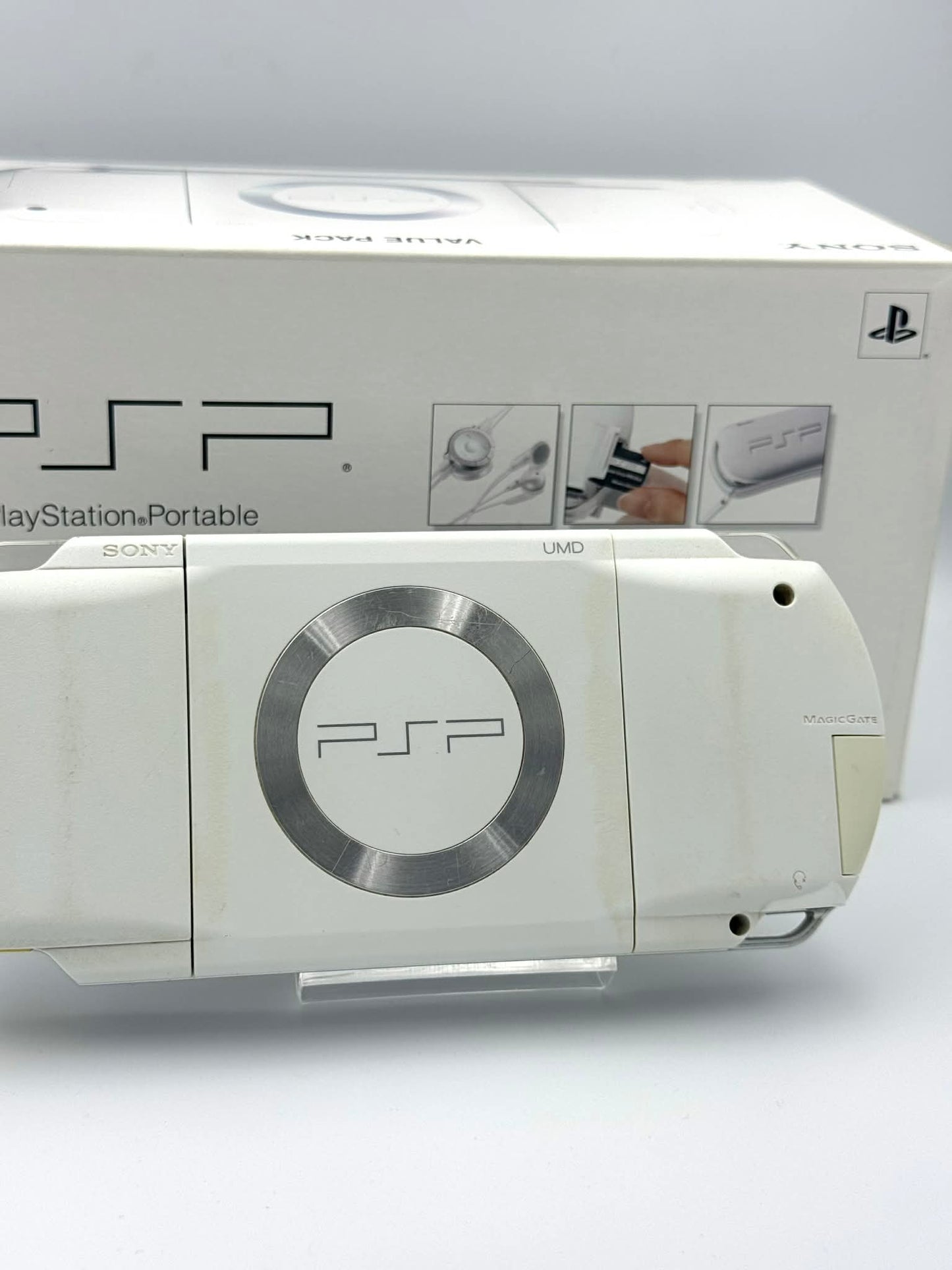 PSP 1000 – セラミック・ホワイト バリューパック（コンプリート） 