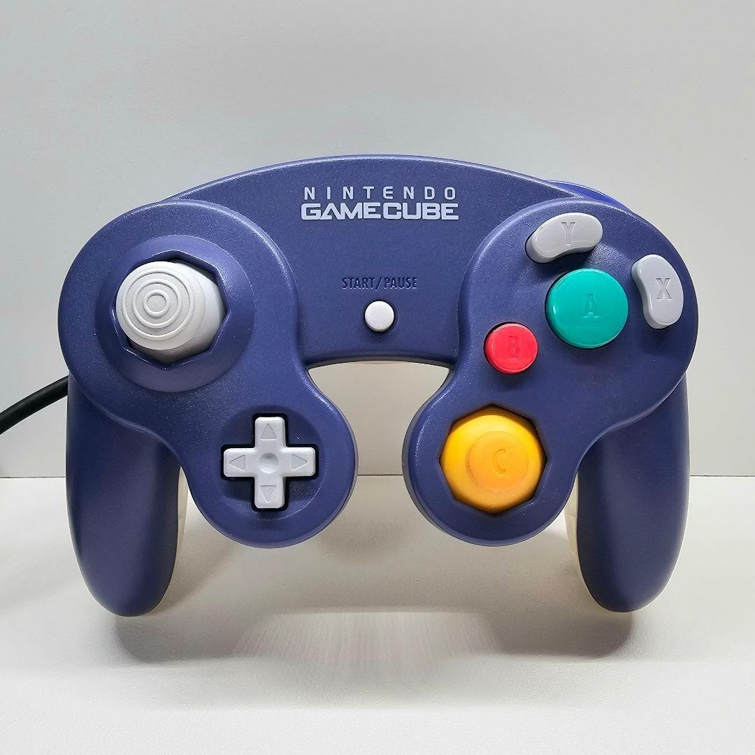 Lot of 12 Nintendo GameCube Controllers T3